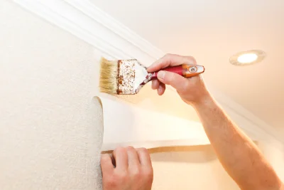 Pose de papier peint à Vaychis — revêtements muraux et toiles de verre